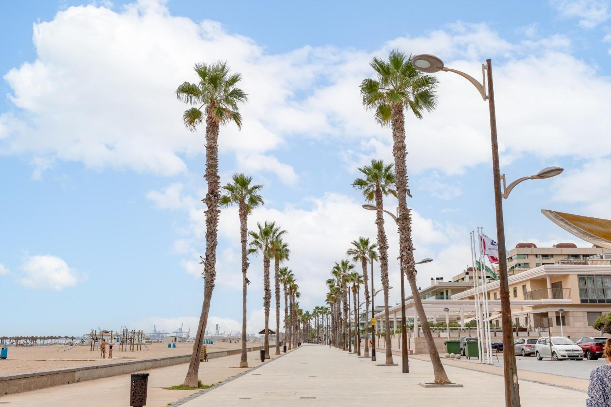 Beach 75 Metres Away Playa A 75 Metros Valencia Exterior photo