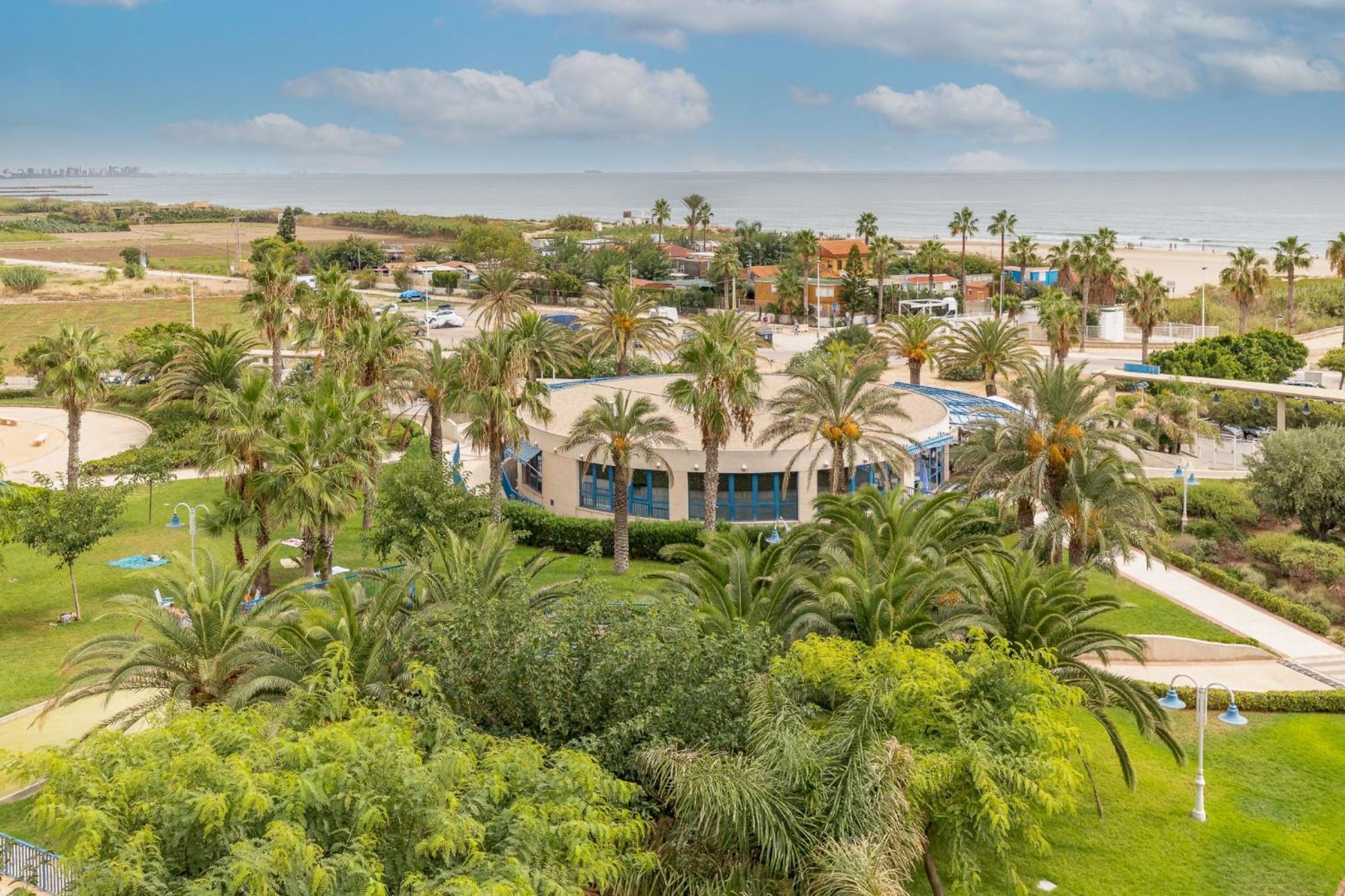 Beach 75 Metres Away Playa A 75 Metros Valencia Exterior photo